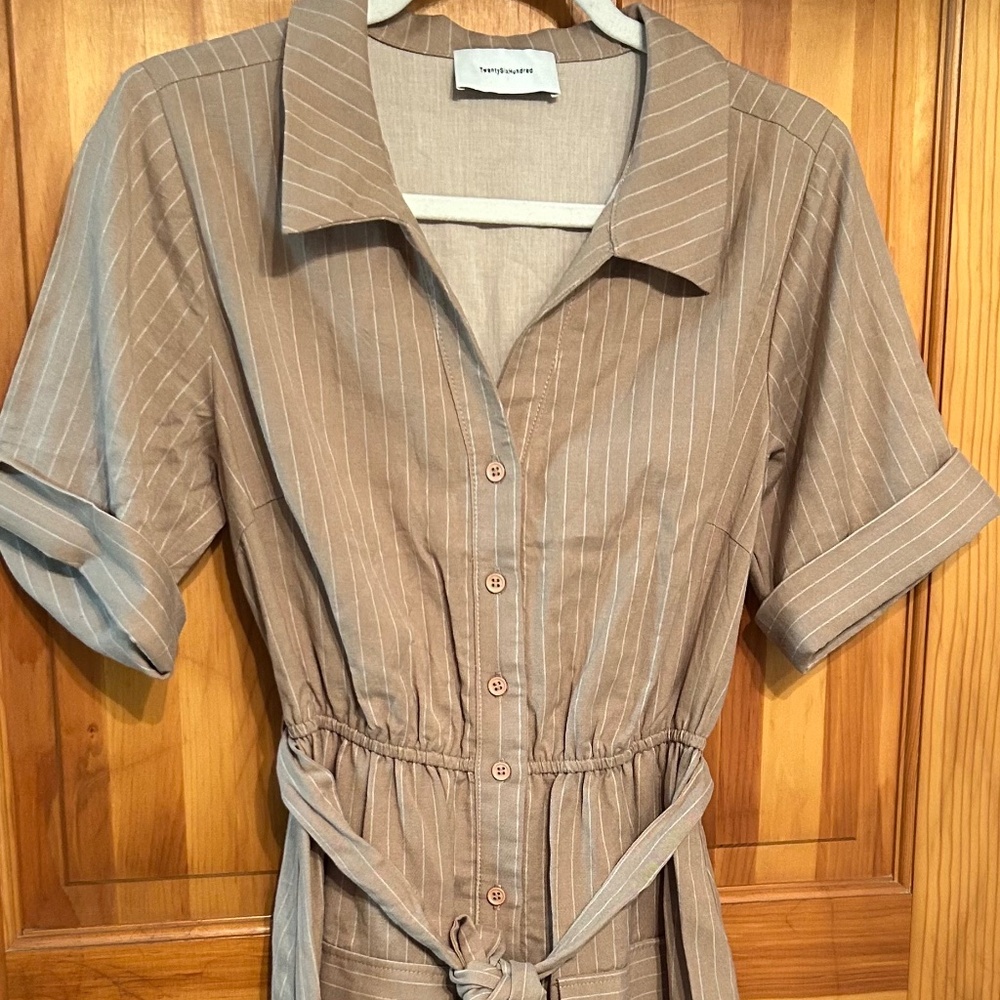 D37 Bloomingdale's NWT Twenty Six Hundred Taupe Tulum  Striped Belted Lined Mini